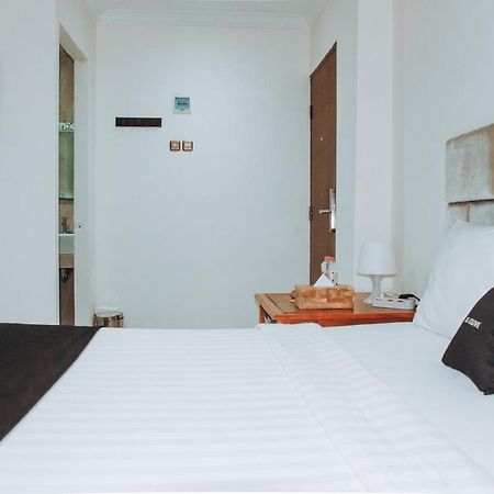Ds Colive Marina Airport Hotel Semarang Exterior photo